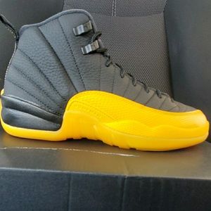 Black/University Gold-Black